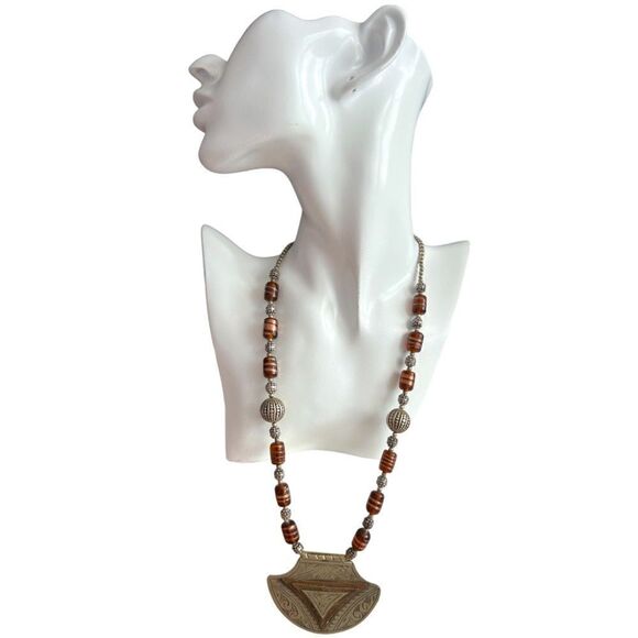 Handmade Necklace Semiprecious Stones Silver Metal Medallion. - Picture 2 of 4